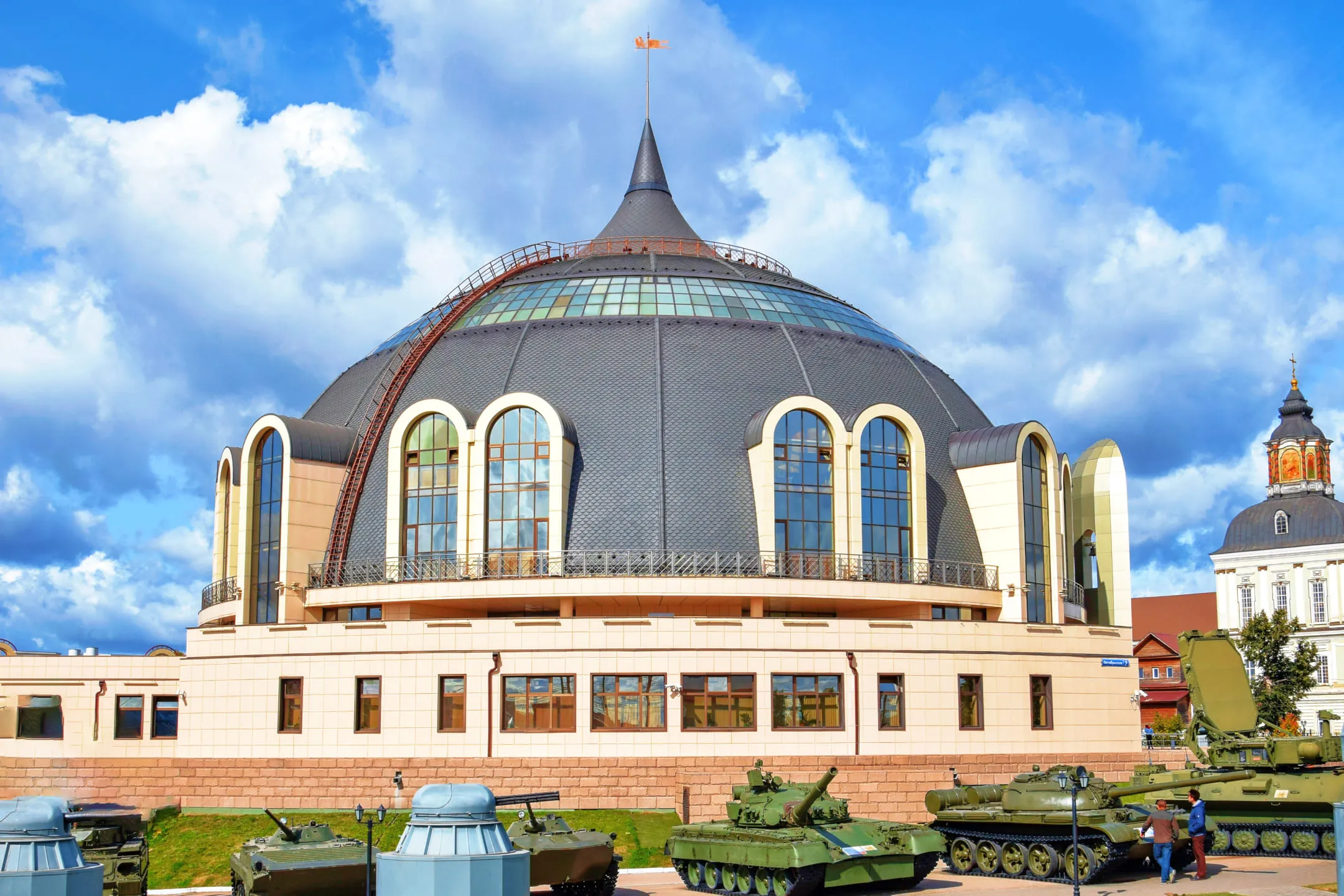 Музей в форме шлема