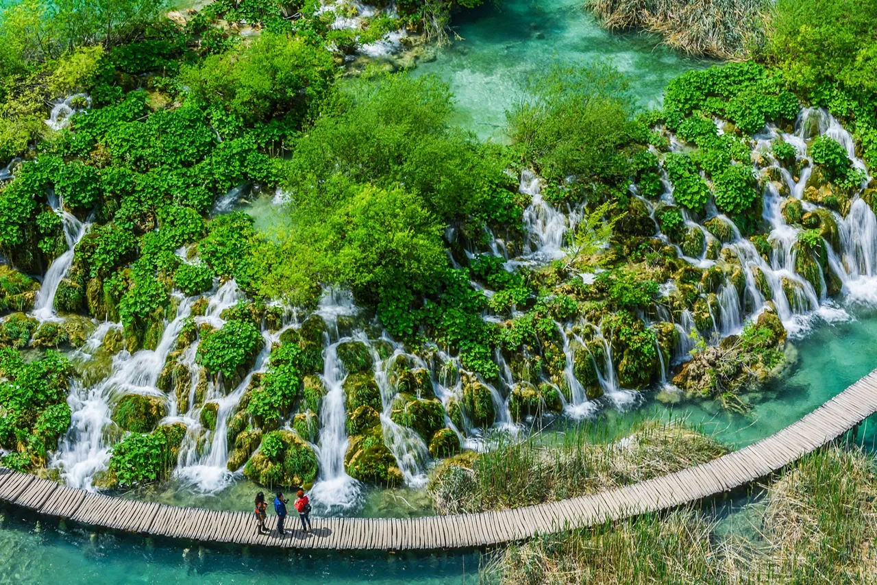 Каскад водопадов