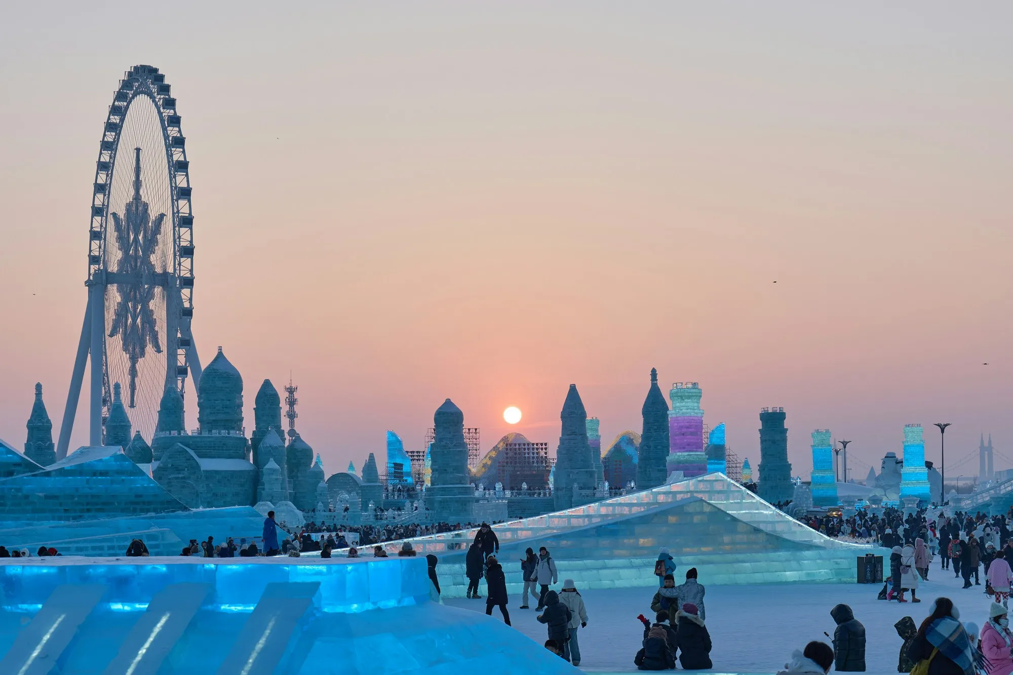 Куда поехать на зимние каникулы 2026 со школьником