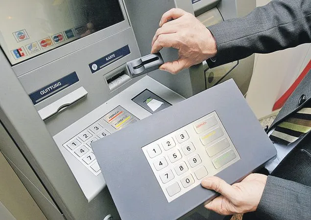 Как защитить свою банковскую карту от мошенников