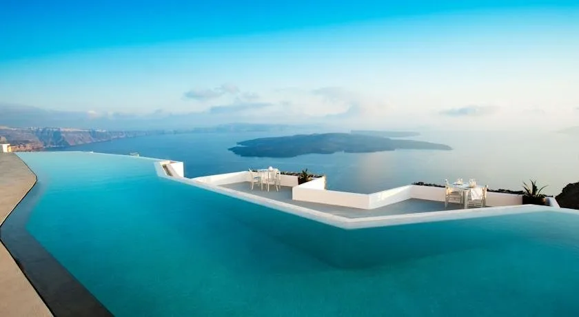 бескрайний инфинити бассейн отеля Grace Santorini