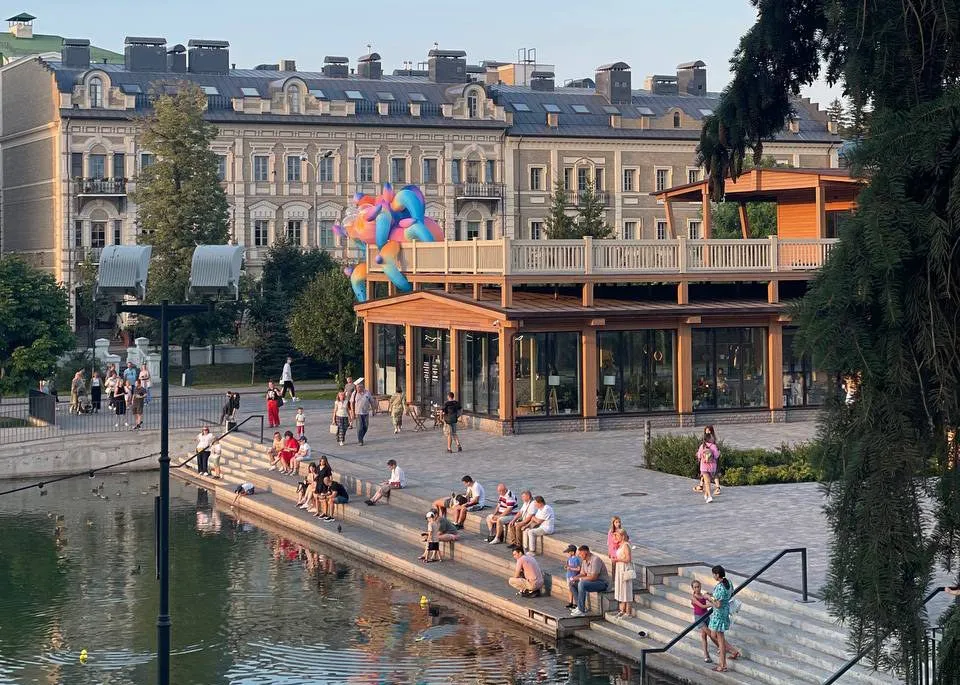 Парк с прудом в центре Казани