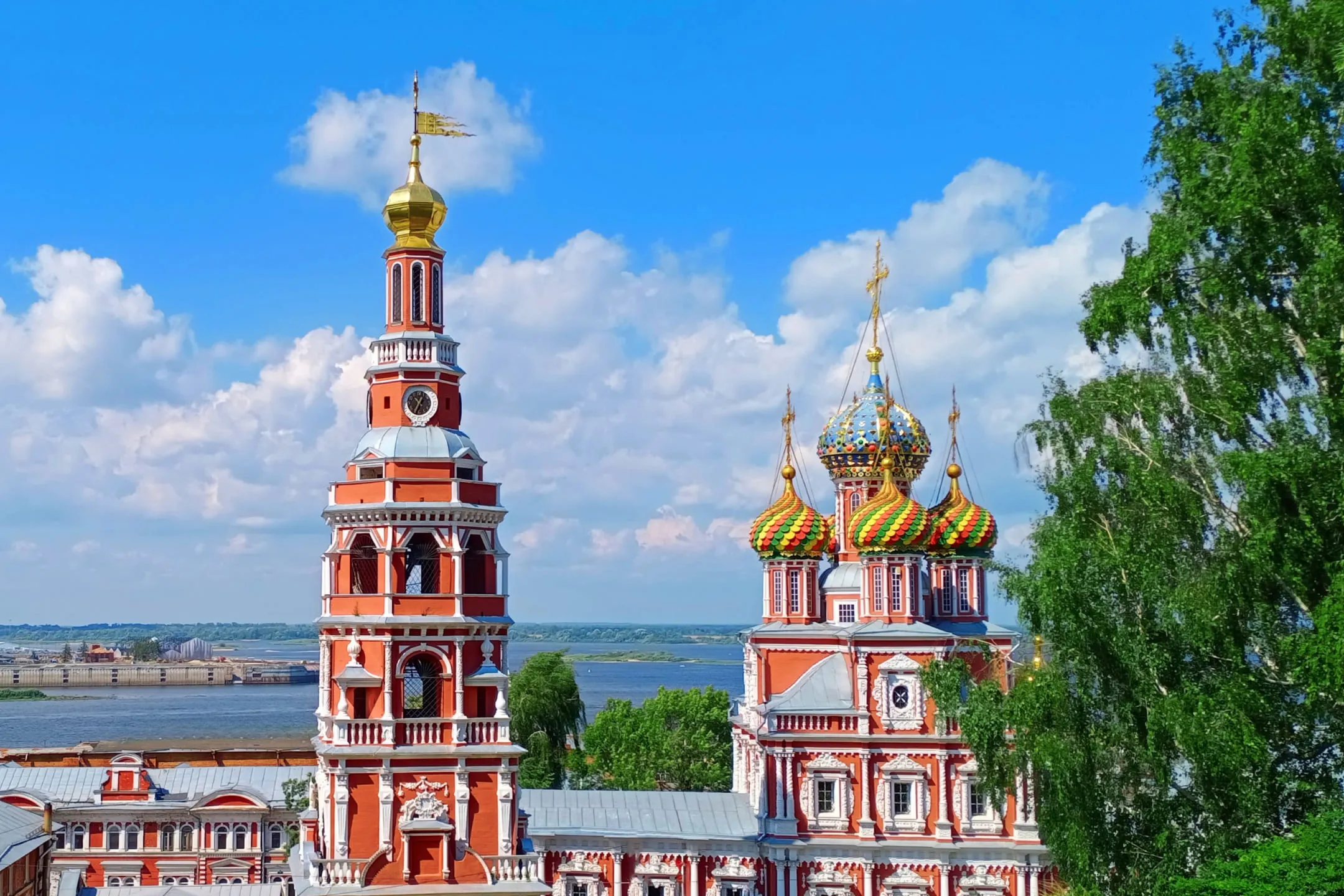 Собор из красного кирпича