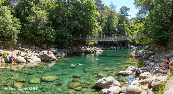 Купальный комплекс у висячего моста