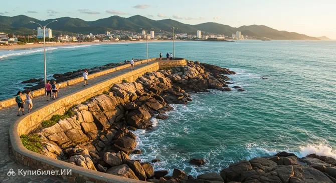 Южный мол у устья реки Писаррас