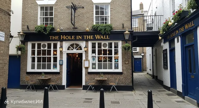 Дыра в стене