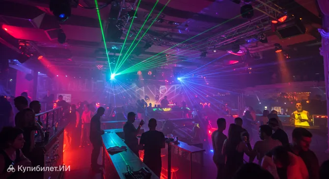 Сенсес Клуб