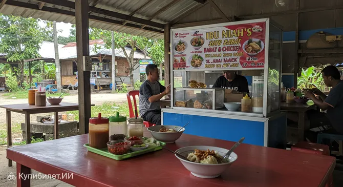 Сото бабат и курица у Ибу Ниях