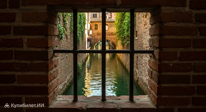 Окошко на улице Пьелла (Finestrella) и канал Рено