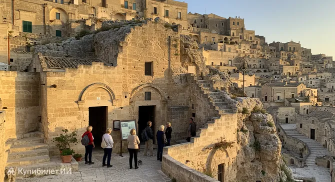 Дом-пещера Казальнуово