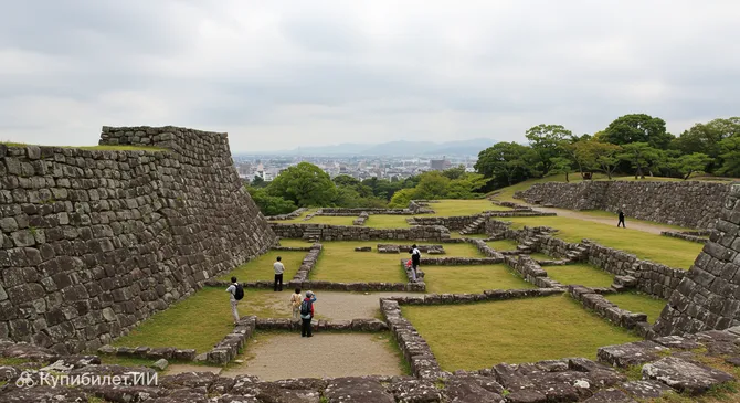 Руины главного двора замка Сэндай