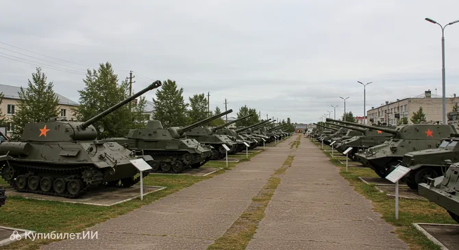 Сквер военной техники