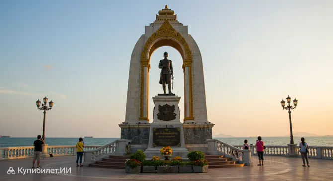 Памятник Принцу Чумпхона