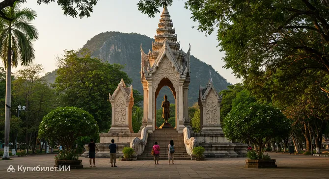 Памятник Прайя Ратсадану Прадит Махисон Пхакди