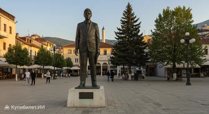 Памятник Биллу Клинтону