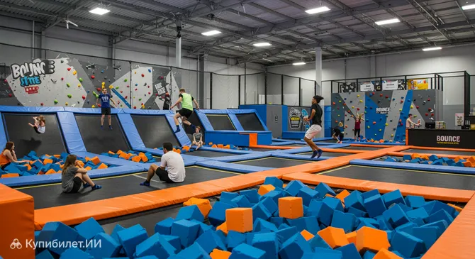 Батутный парк в Fourways Mall